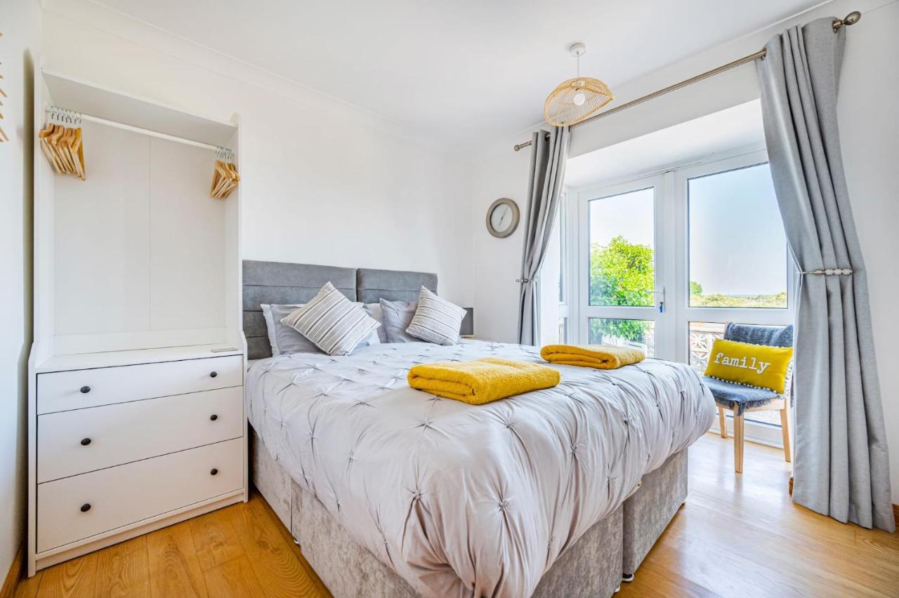 Pebble Paradise Beachfront Family Getaway 페번시 외부 사진