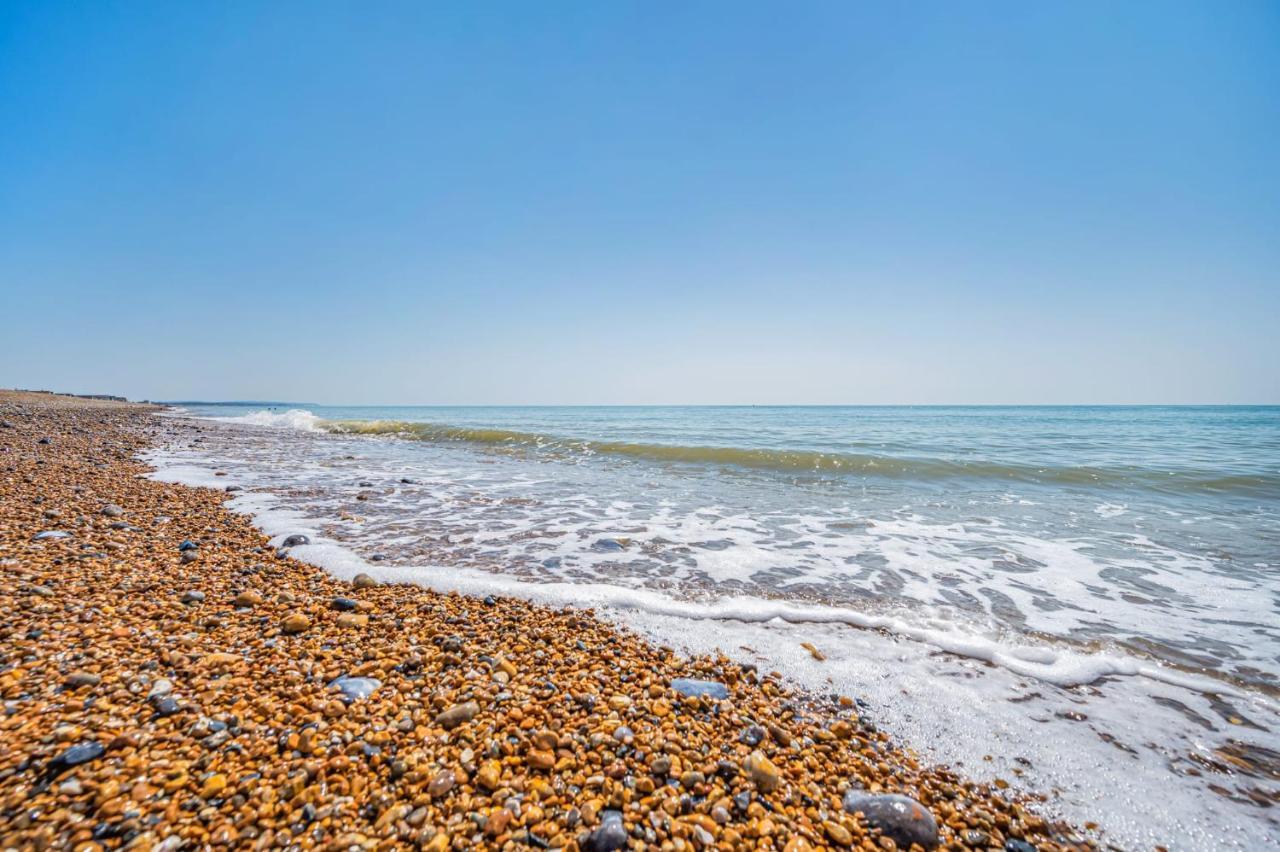 Pebble Paradise Beachfront Family Getaway 페번시 외부 사진